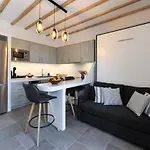 Droufakos' Home, Lux Seafront W. View Appartement *