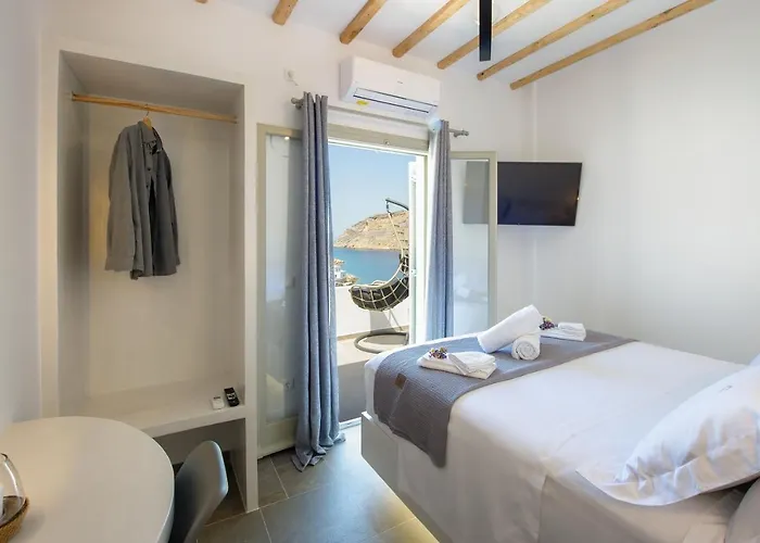 Droufakos' Home, Lux Seafront W. View Apartment *