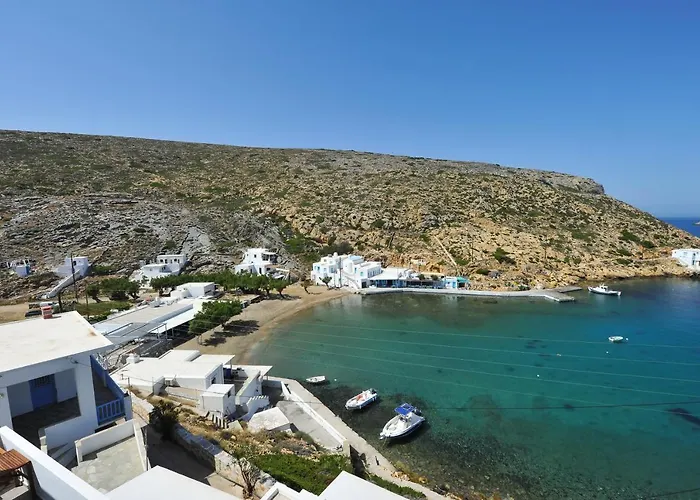 Droufakos' Home, Lux Seafront W. View Apartment