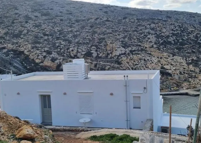 Droufakos' Home, Lux Seafront W. View Apartment *